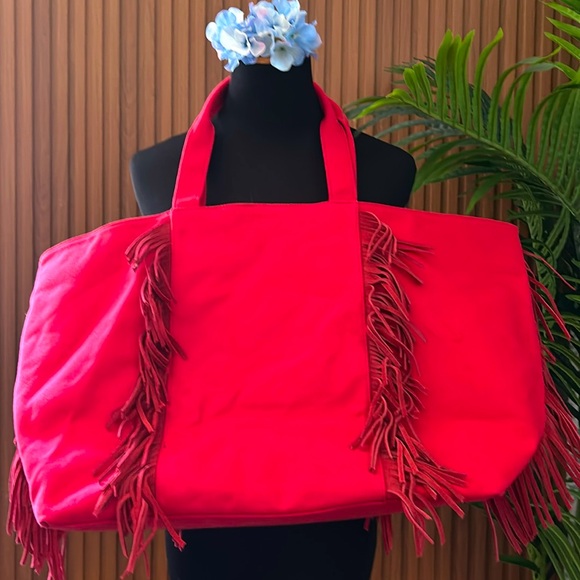 ❤️M.I.L.A Red with Fringe Travel Bag❤️ - Picture 3 of 5